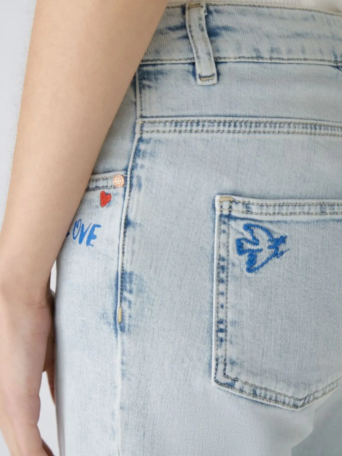 Jeans crop con ricamo